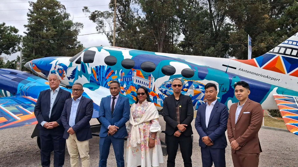 Cessna 414 transformé en œuvre d'art — ART'ÉROPORT Ivato Madagascar