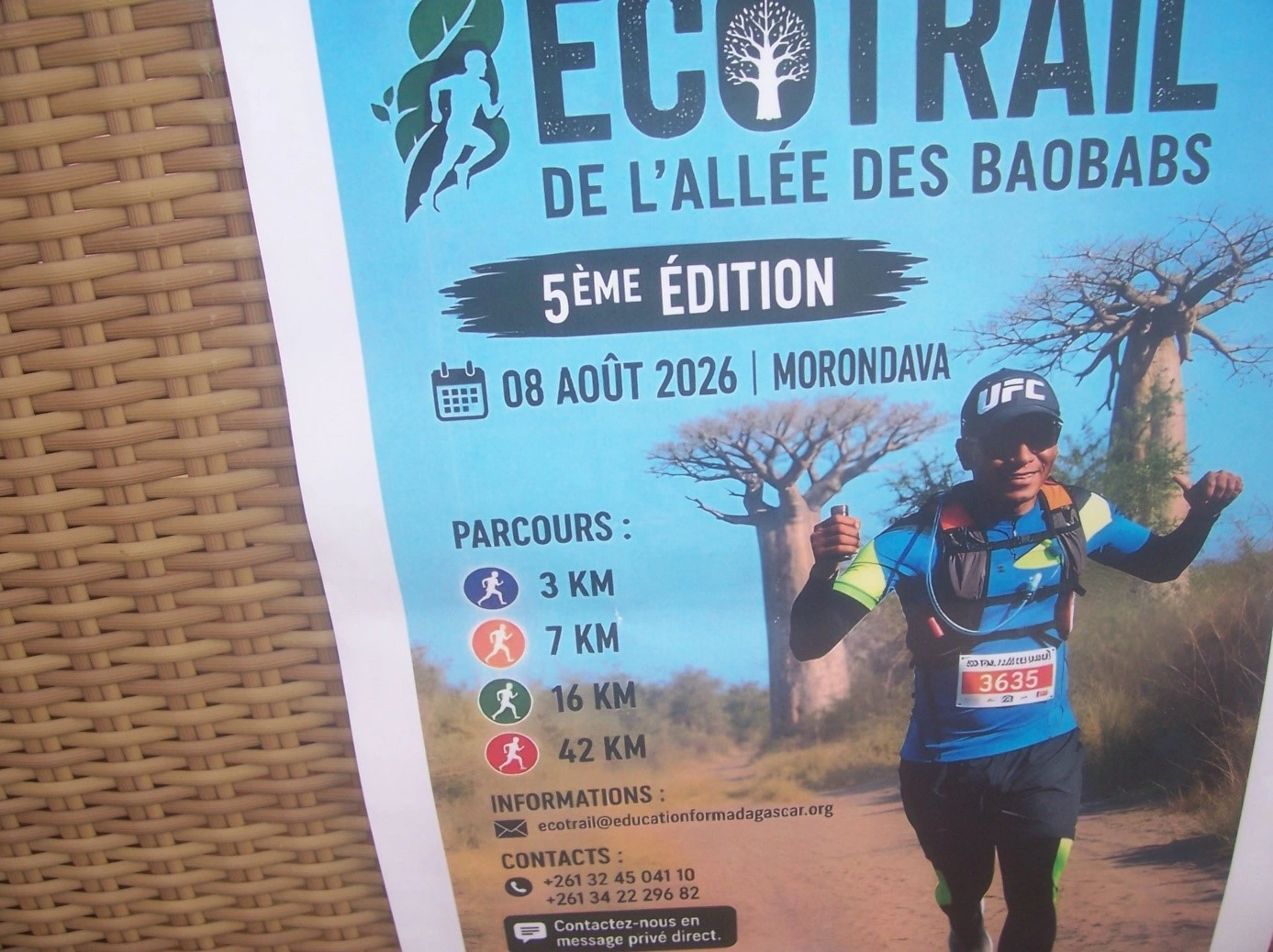 Competition écotrail sur l'Allée des baobabs à Morondava