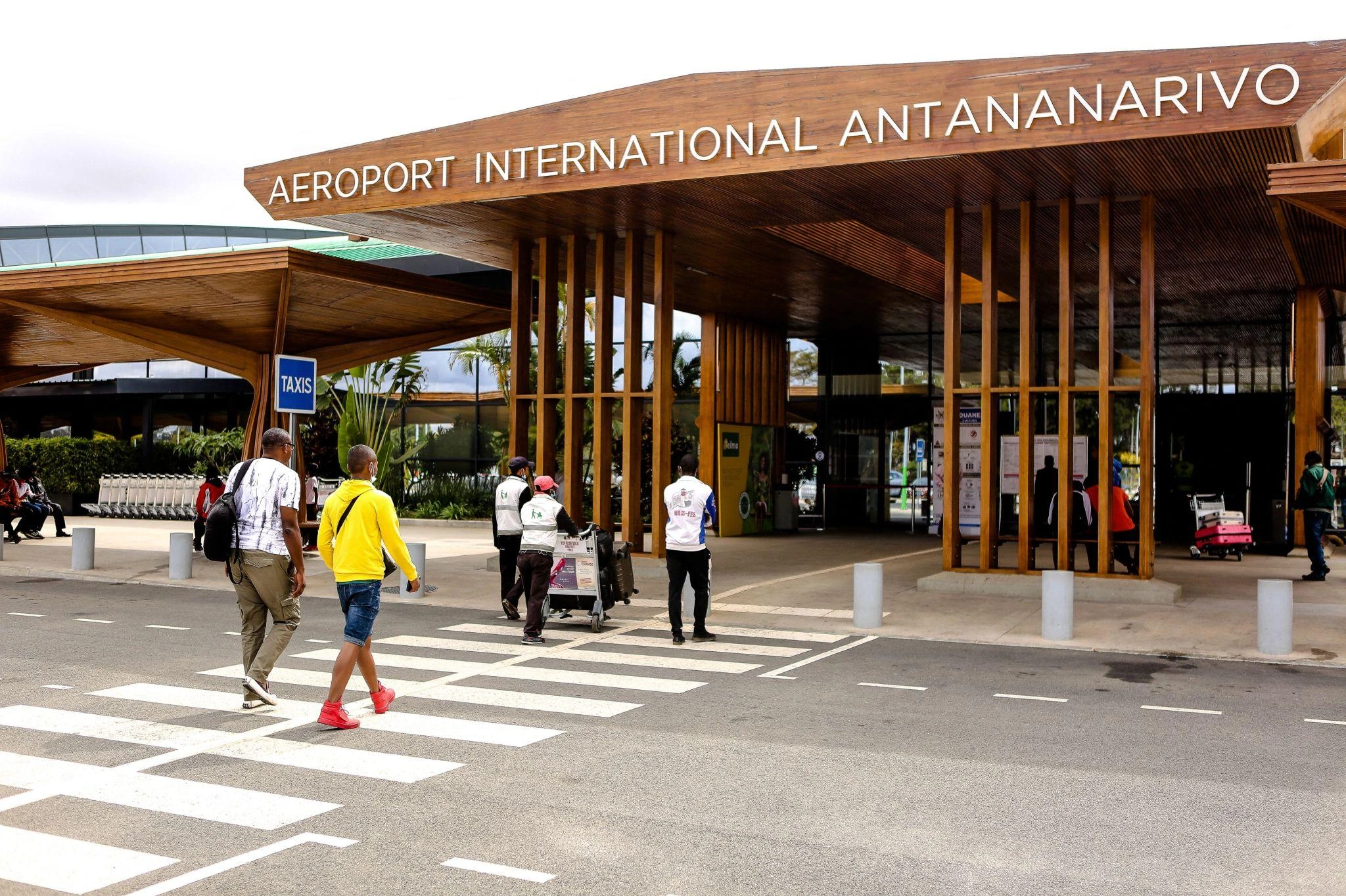 Aéroport d'Ivato — atmosphère et animation autour de l'œuvre ART'ÉROPORT