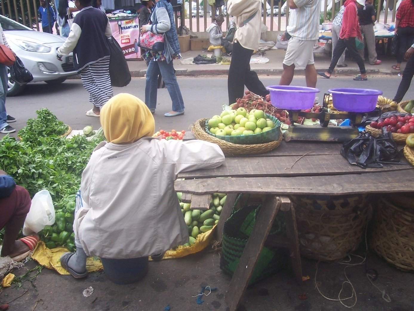 : Paoma : MBOLA TSY HITA MITOBAKA ENY