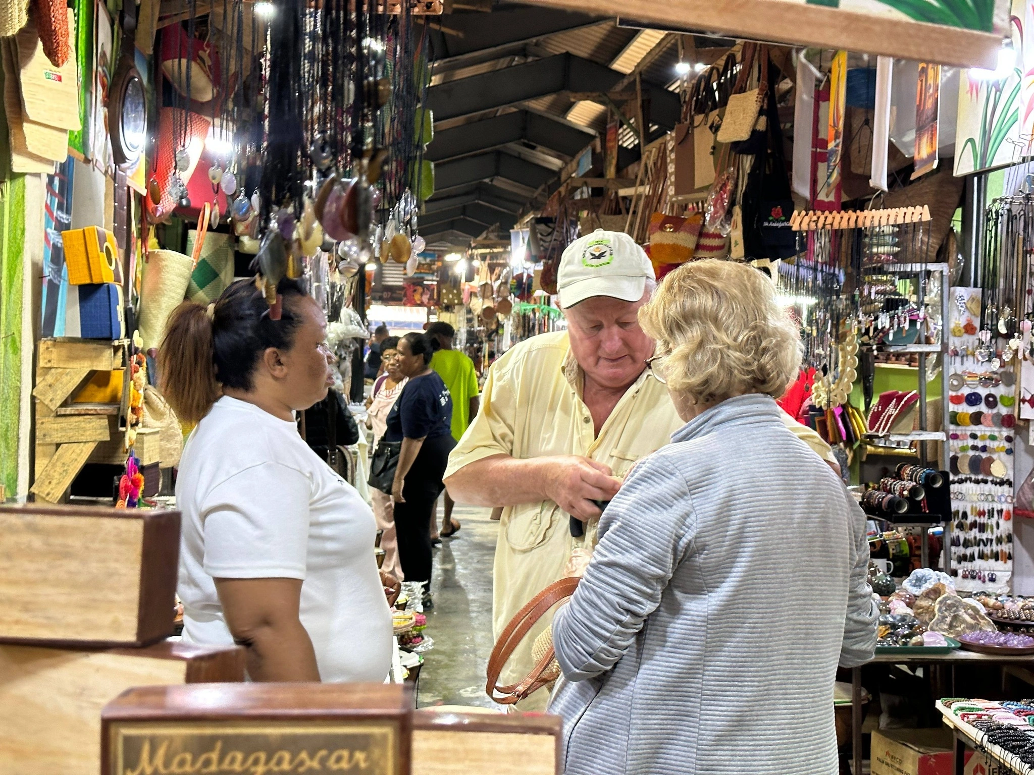 : : Achat de produits artisanaux malgaches