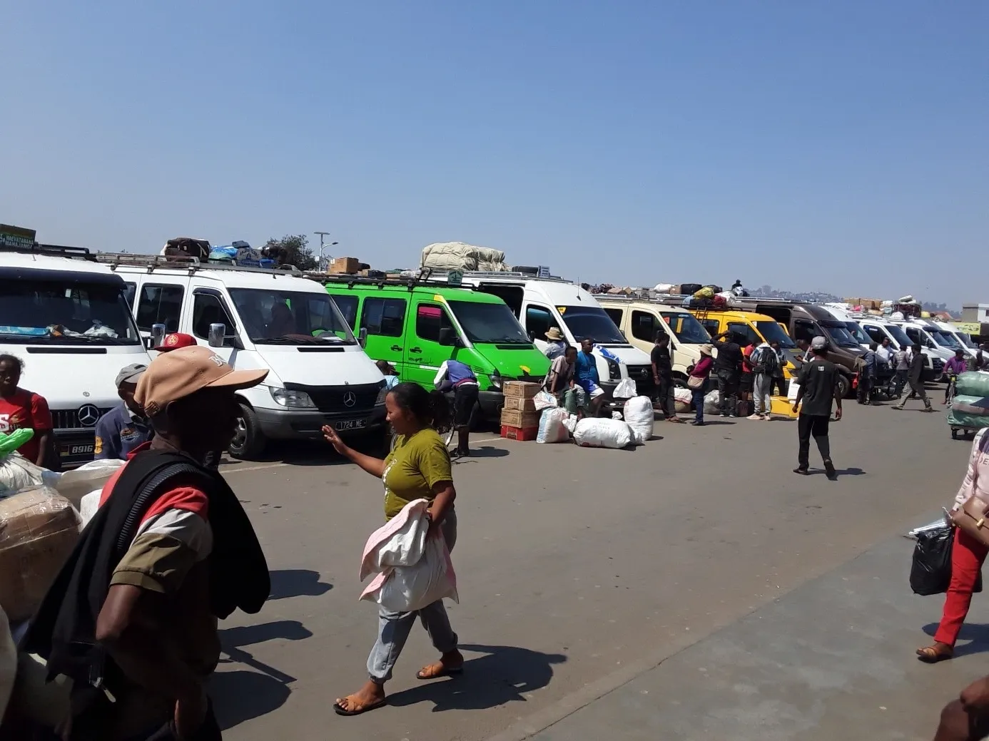 Embarquement_bagages_Maki_Andohatapenaka