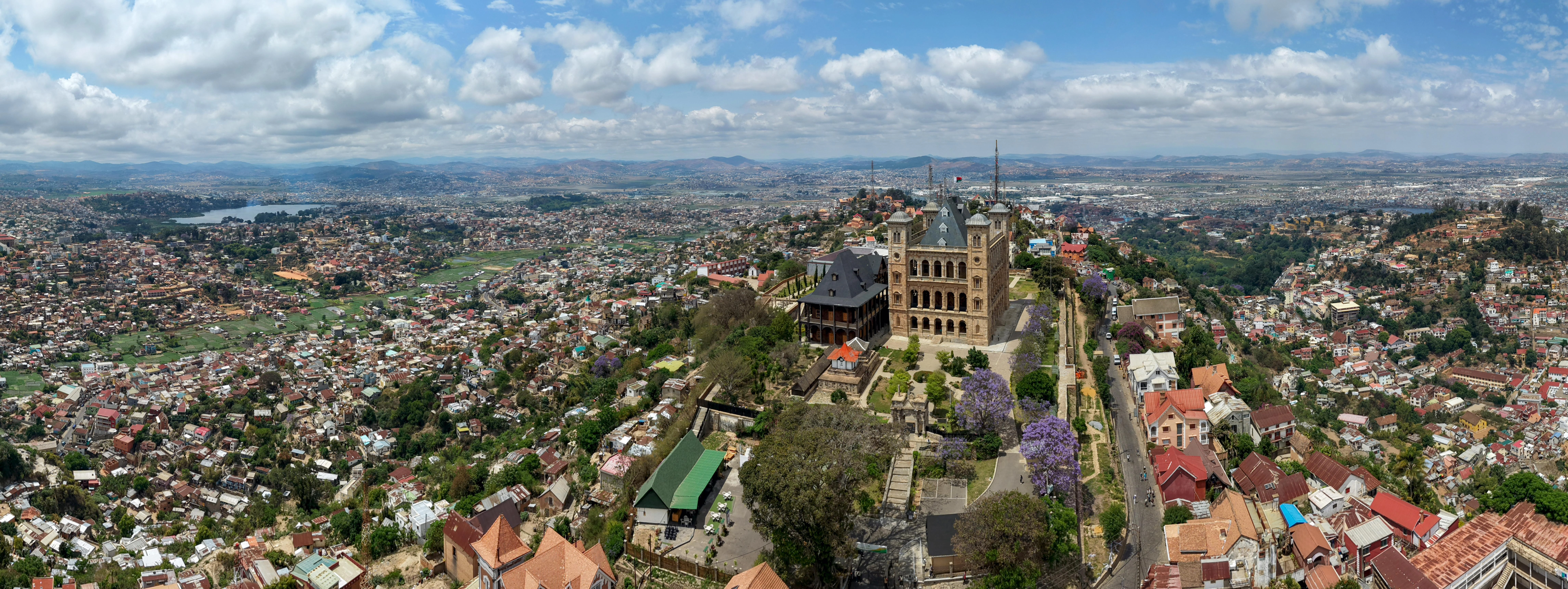 Vue du Rova depuis les collines d'Antananarivo