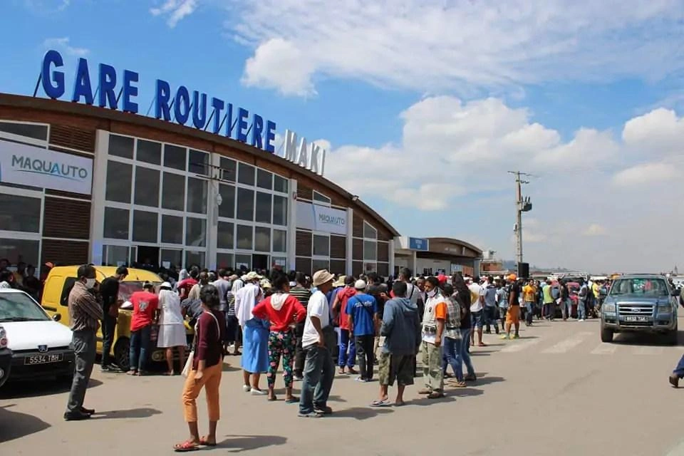 Gare routière bondée durant les contrôles de l'ATT à Antananarivo